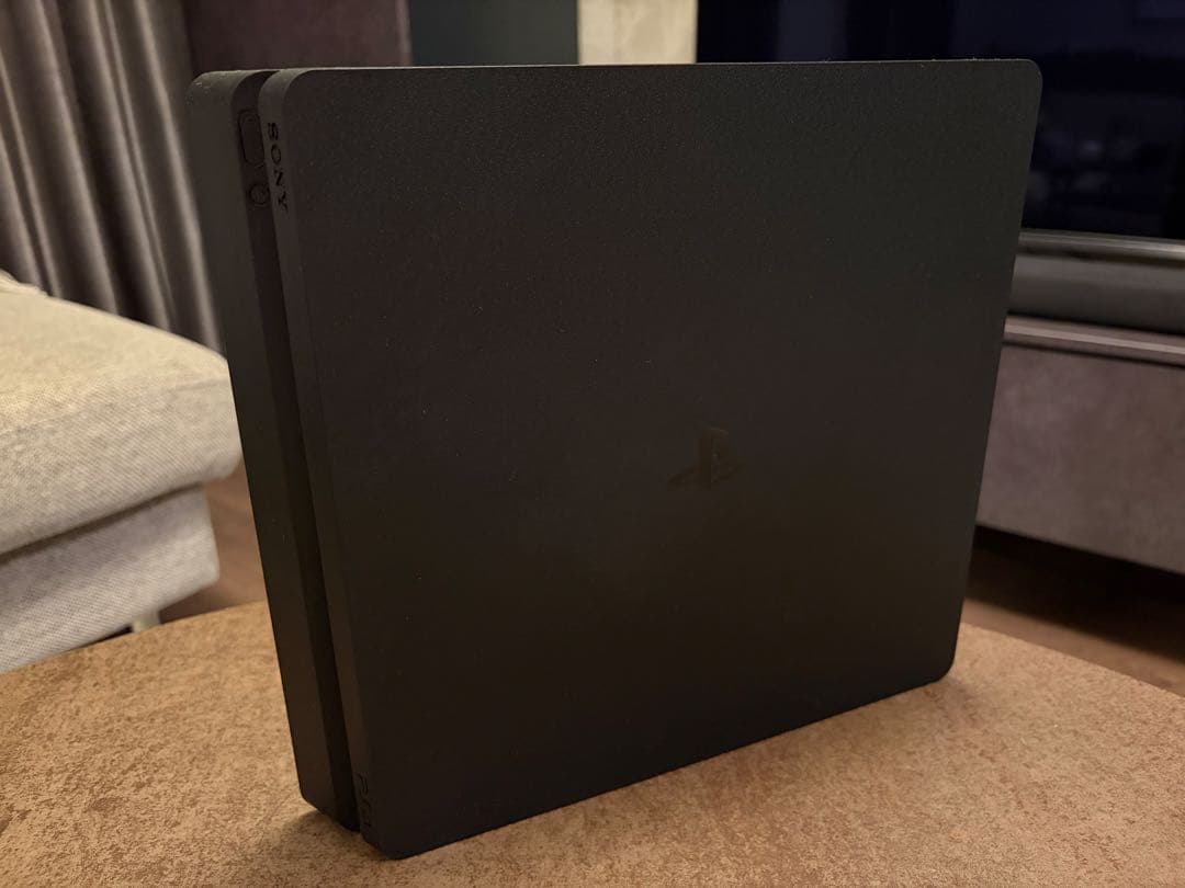 PlayStation 4 Slim 本体 と 付属品等