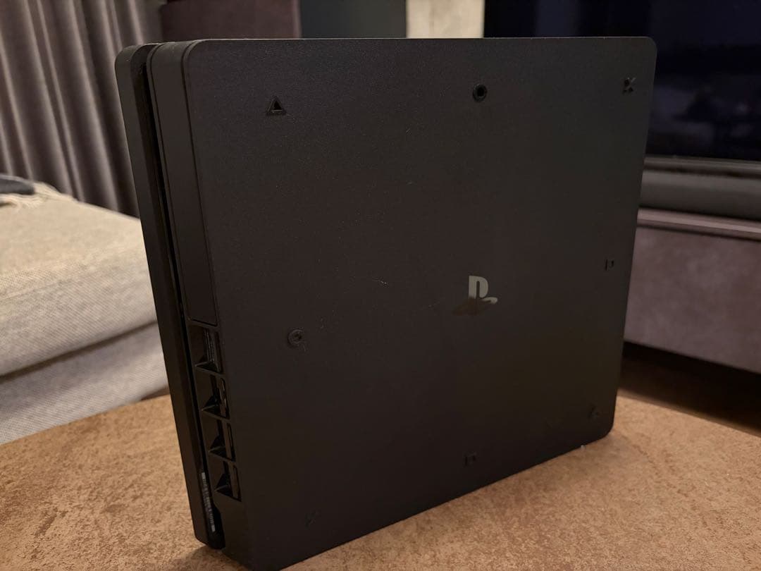 PlayStation 4 Slim 本体 と 付属品等