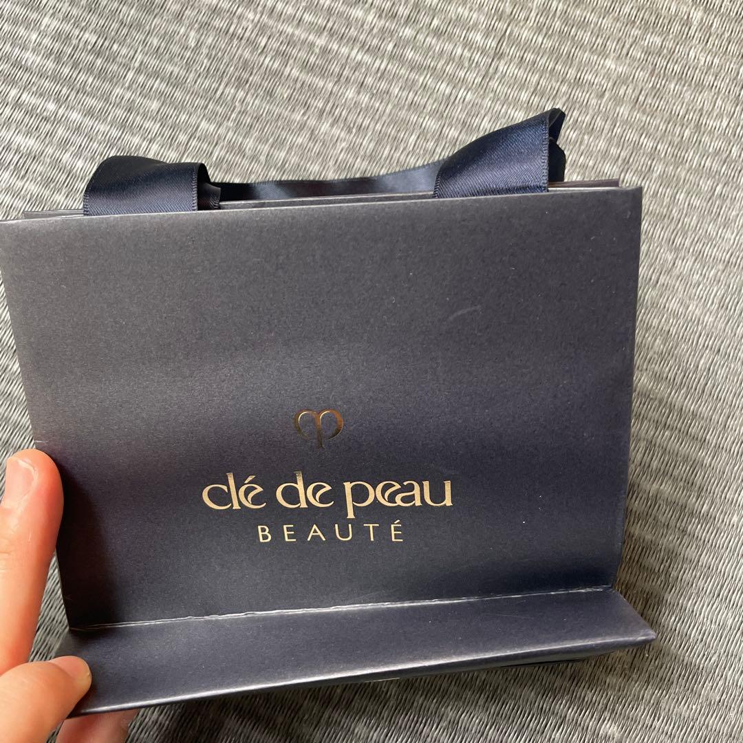 【新品】クレ・ド・ポー ボーテ ル・ルージュ　プレシュー　リップグロス口紅　4番