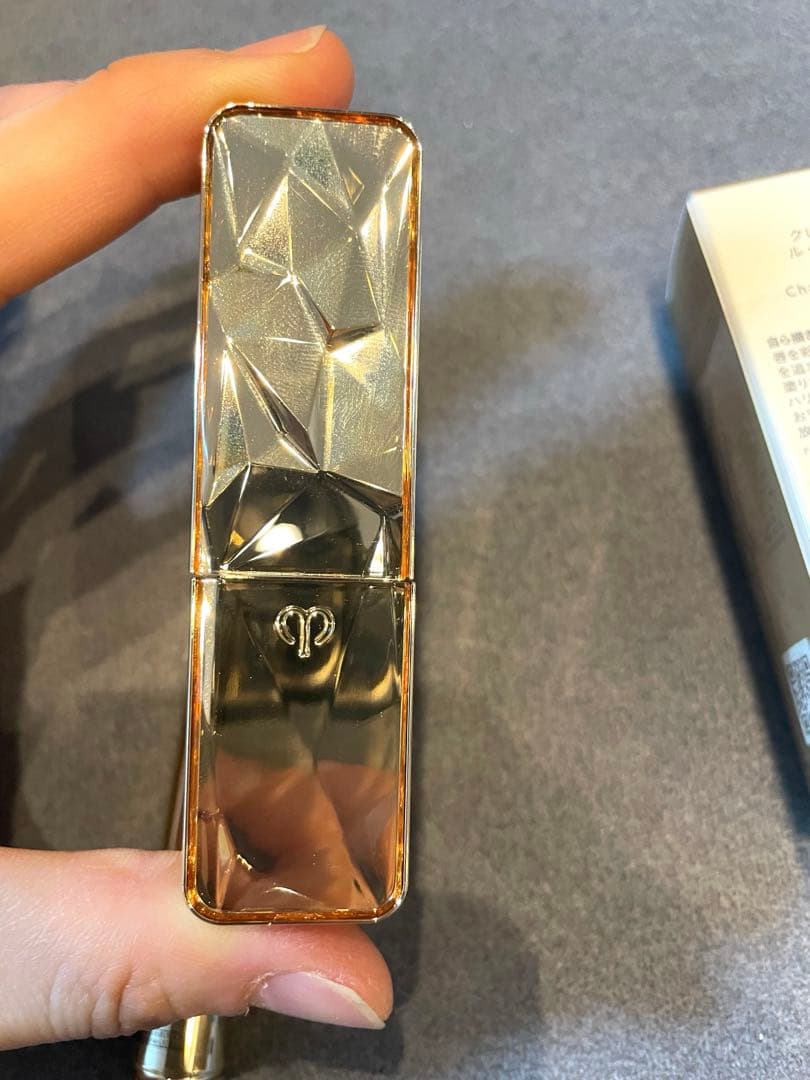 【新品】クレ・ド・ポー ボーテ ル・ルージュ　プレシュー　リップグロス口紅　4番