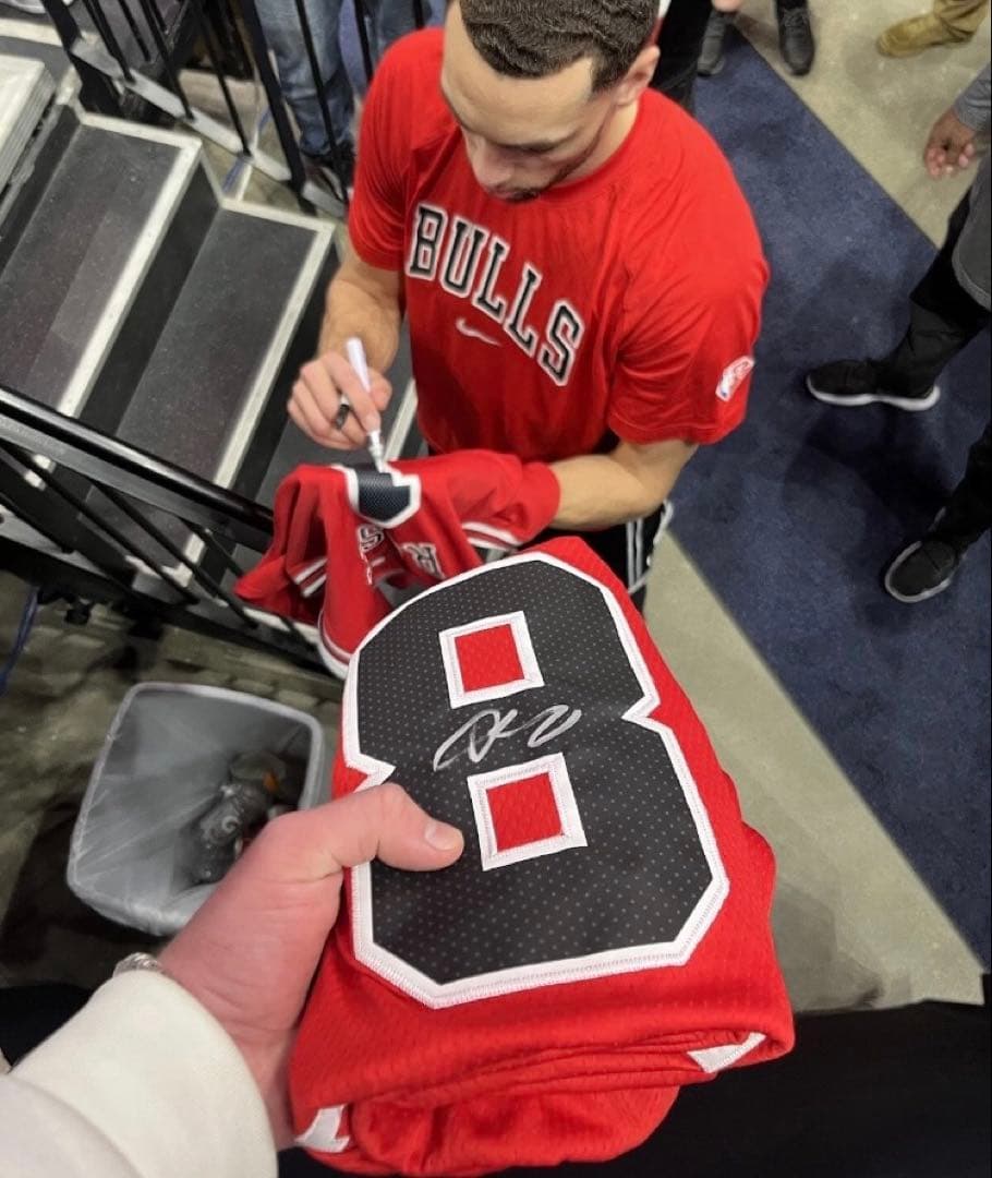 ザック・ラビーン直筆サイン入りユニフォーム　zach lavine 鑑定品