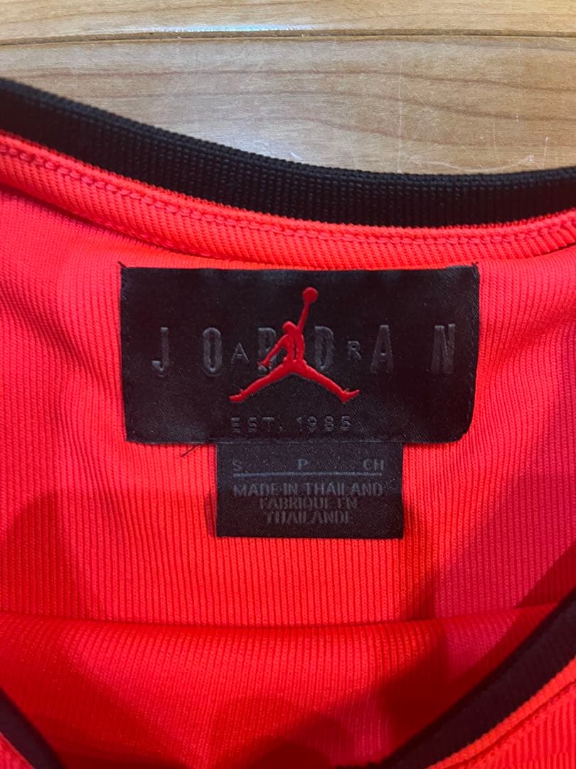新品未　ジョーダン PARIS ジャンプマンロゴ シャツ オレンジ　Sサイズ