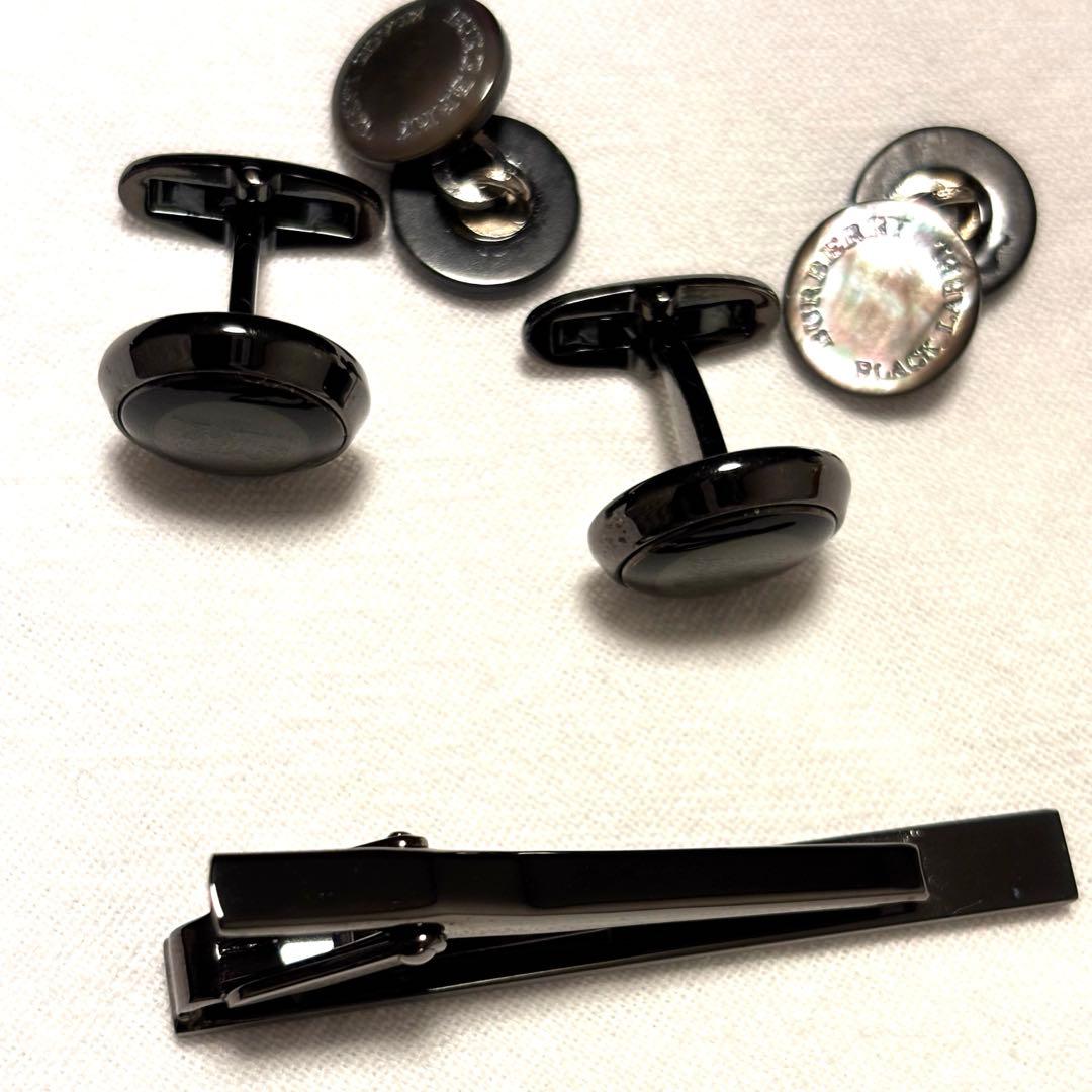 バーバリーブラックレーベル　ネクタイピン　カフス2セット　1回使用　極美品　箱付