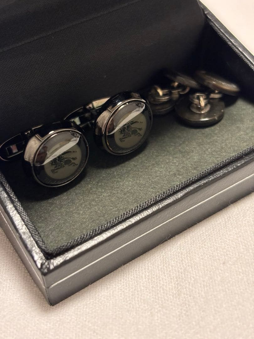 バーバリーブラックレーベル　ネクタイピン　カフス2セット　1回使用　極美品　箱付