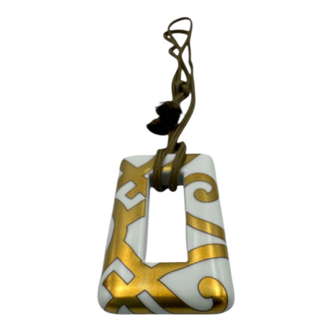 HERMES アクセサリー　陶器　ネックレス　ポーセリン　レディース　ホワイト