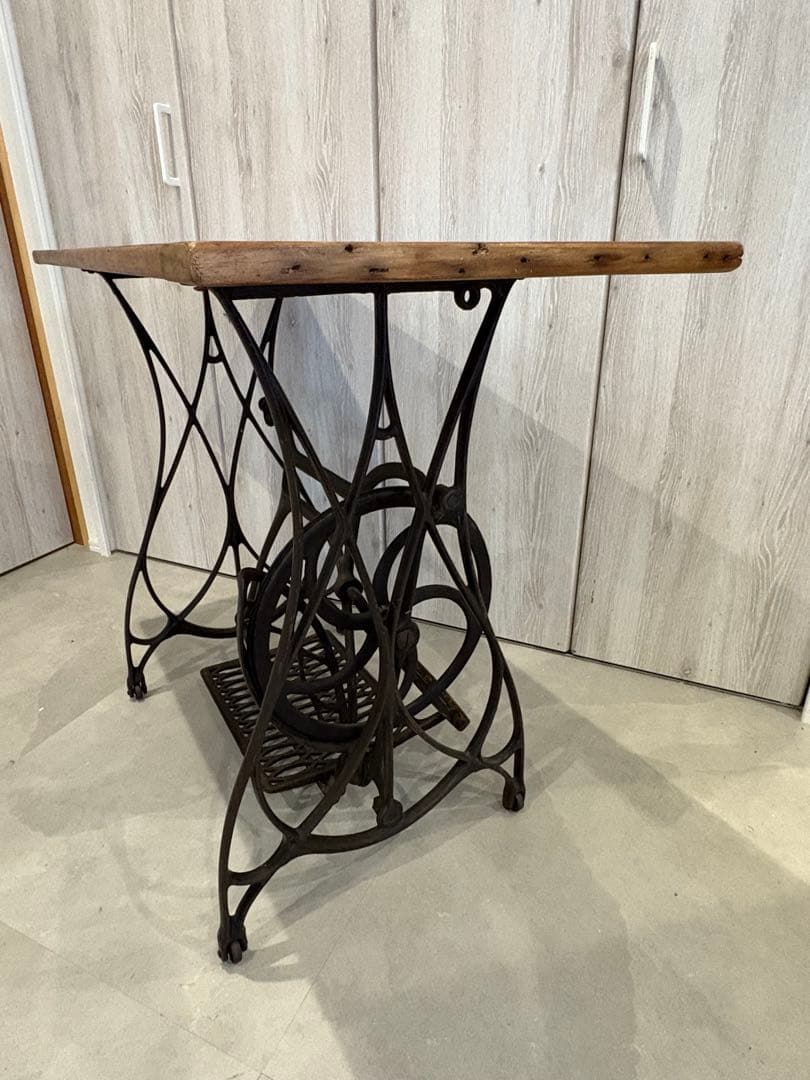 ビンテージアイアン脚テーブル