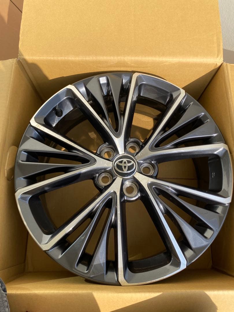 トヨタ 60系 プリウスの純正19インチアルミホイール