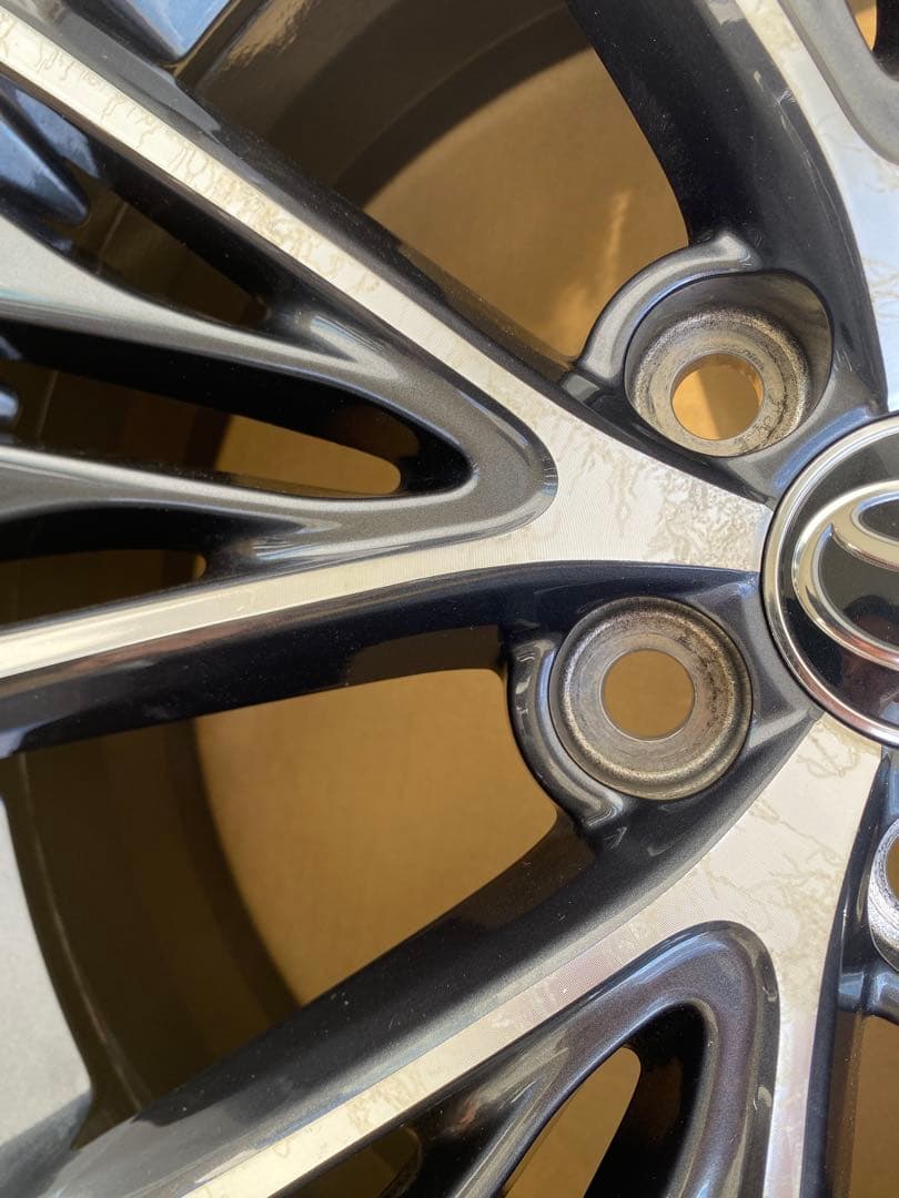 トヨタ 60系 プリウスの純正19インチアルミホイール