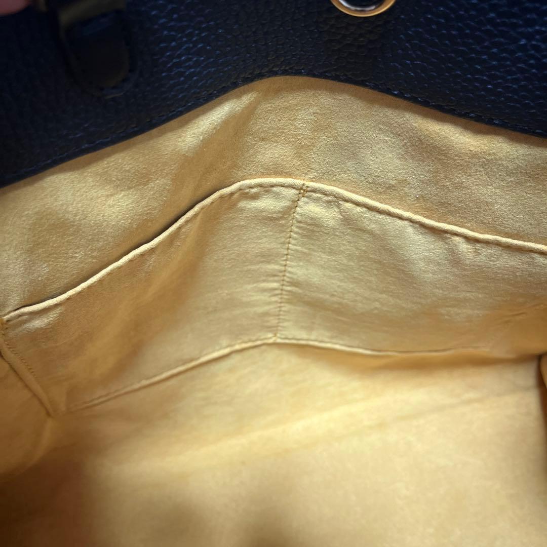 ＬOＵIＳ　VＵＴＴ ＯN