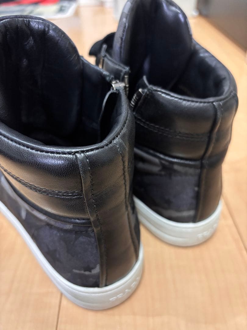 PRADA ブラック 星柄 ハイカットスニーカー SIZE37