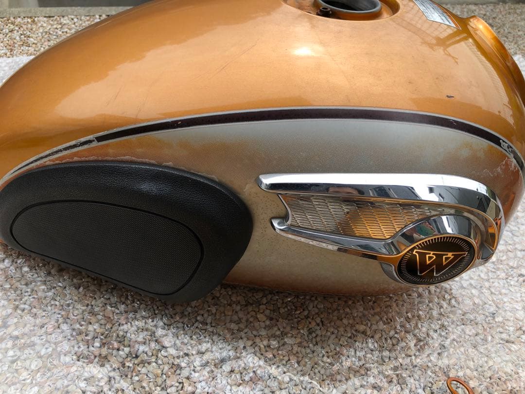 カワサキW800、ガソリンタンク、サイドカバー 、ヘッドライトケース