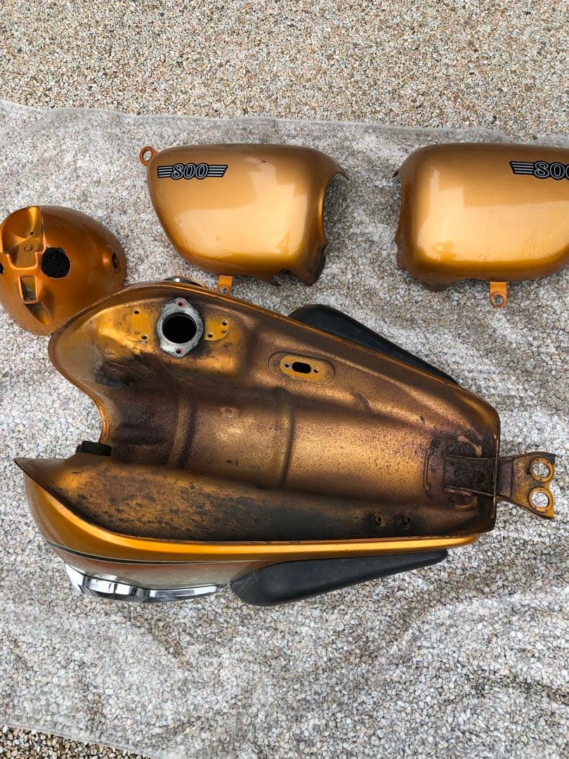 カワサキW800、ガソリンタンク、サイドカバー 、ヘッドライトケース