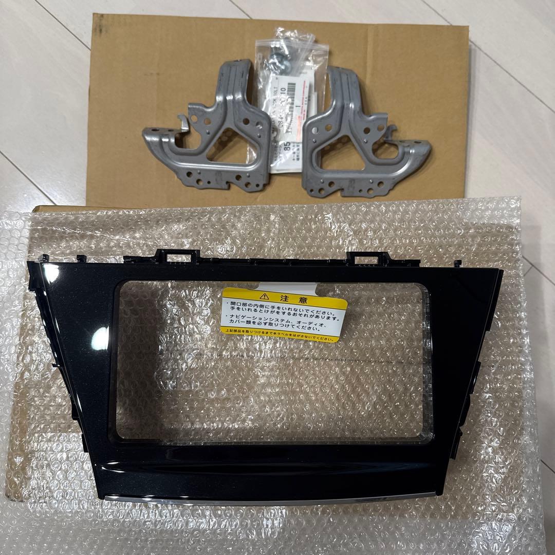 新品 未使用 プリウスα ナビ周り パネル 純正