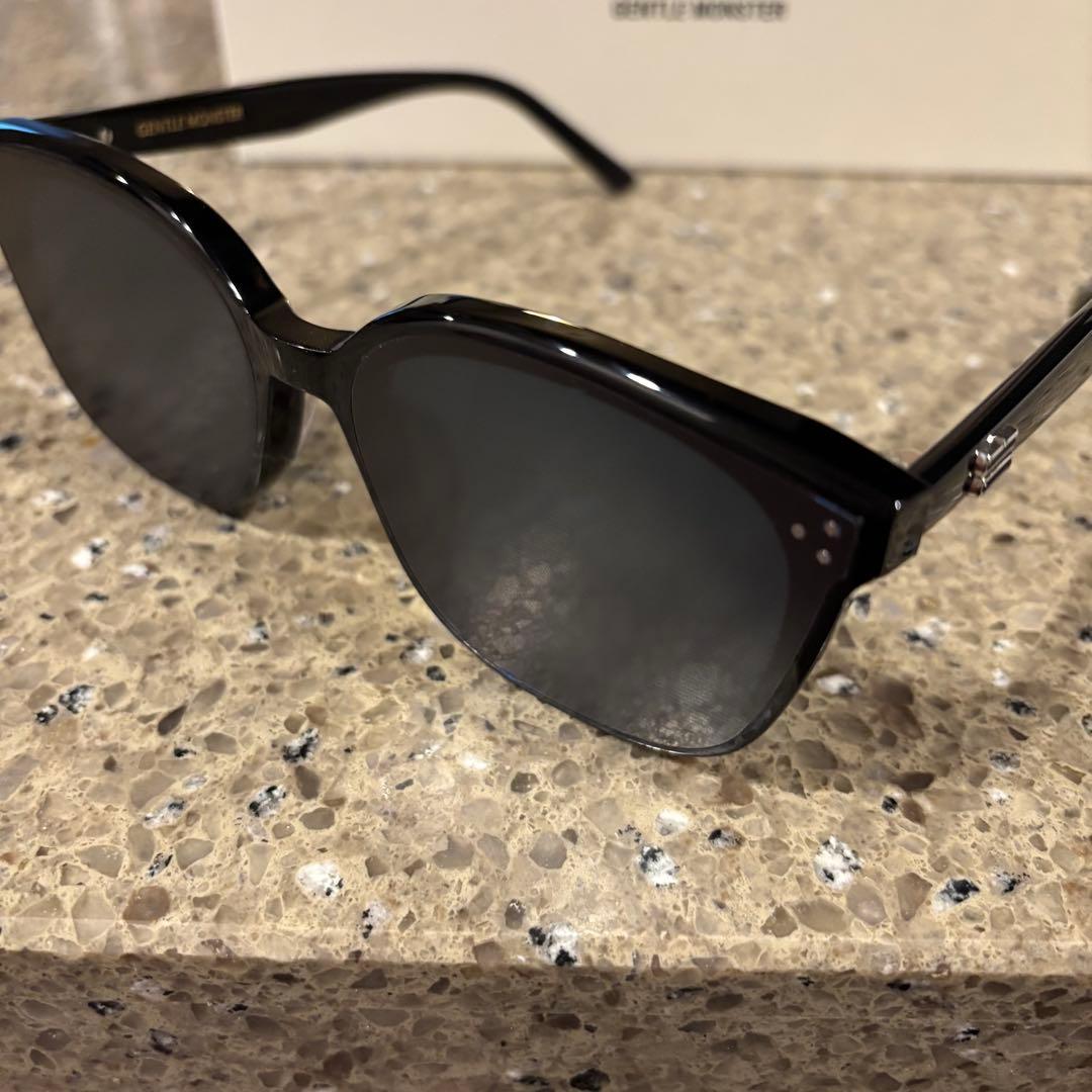 ジェントルモンスター　GENTLE MONSTER BY 黒