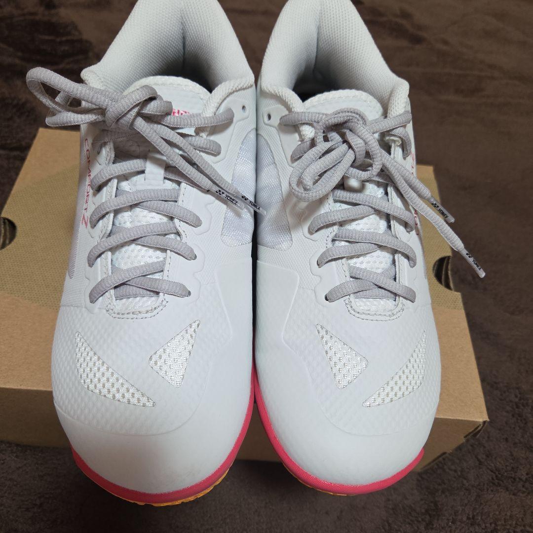 ヨネックス「パワークッション コンフォート Z ワイド ミッド」25.5センチ