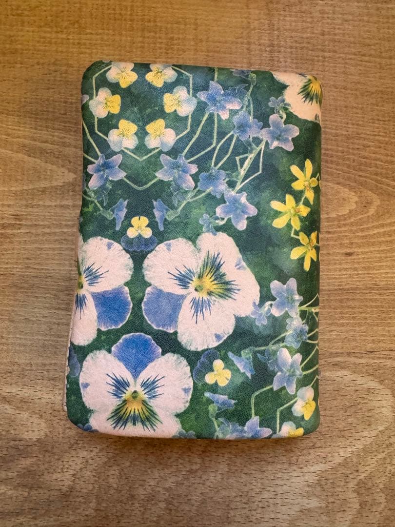 ヒラメキ　折り財布