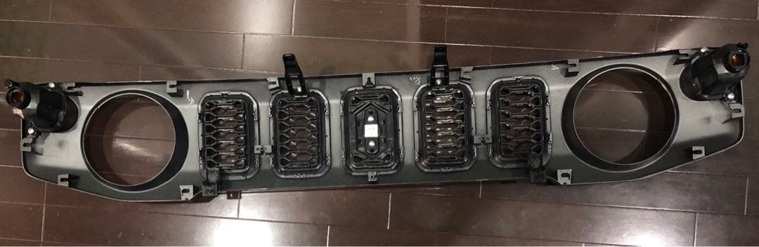 孫悟空様の専用　ジムニーノマド　純正フロントグリル　スズキ