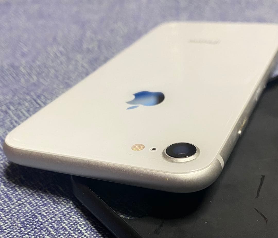 iPhone8 ホワイト　64G SIMフリー　美品