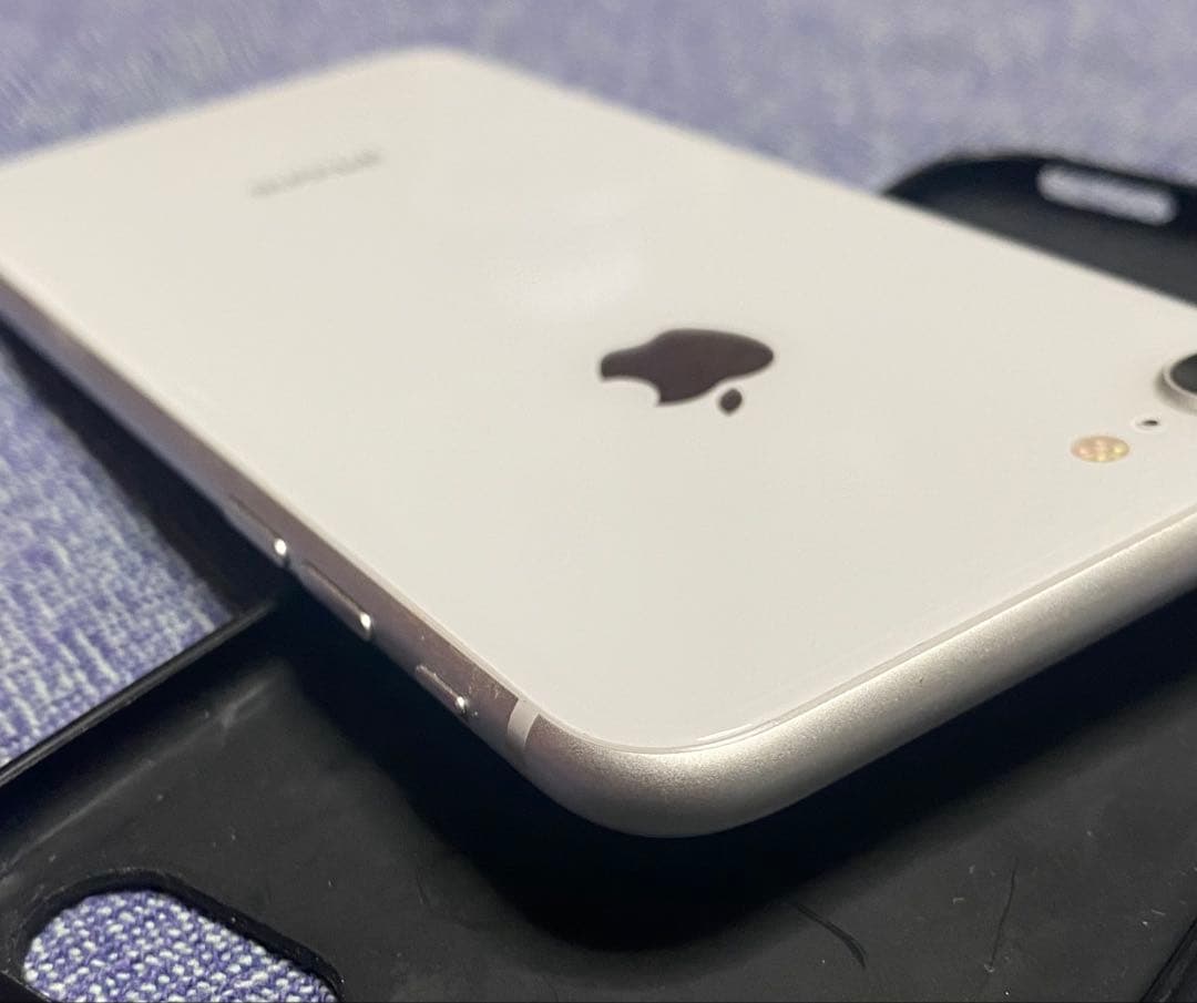 iPhone8 ホワイト　64G SIMフリー　美品