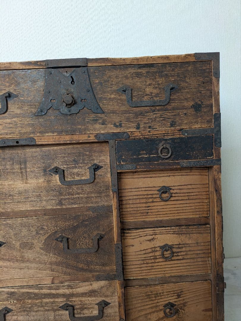 小ぶり木製和風箪笥 8引き出し