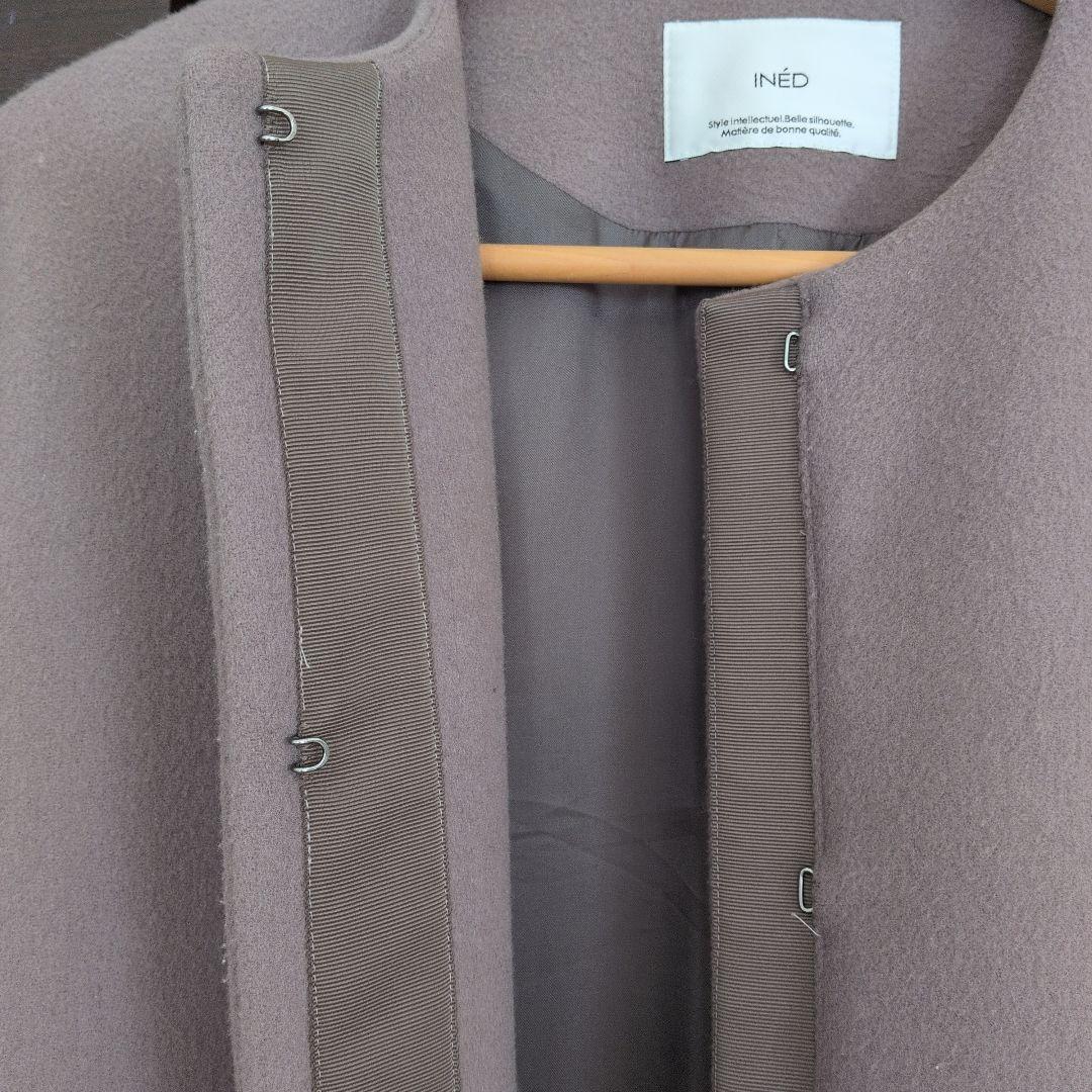 ☆INED☆イネド　ノーカラーロングコート　レディース　グレージュ