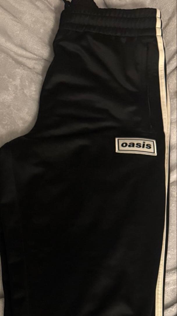 adidas oasis パンツ黒