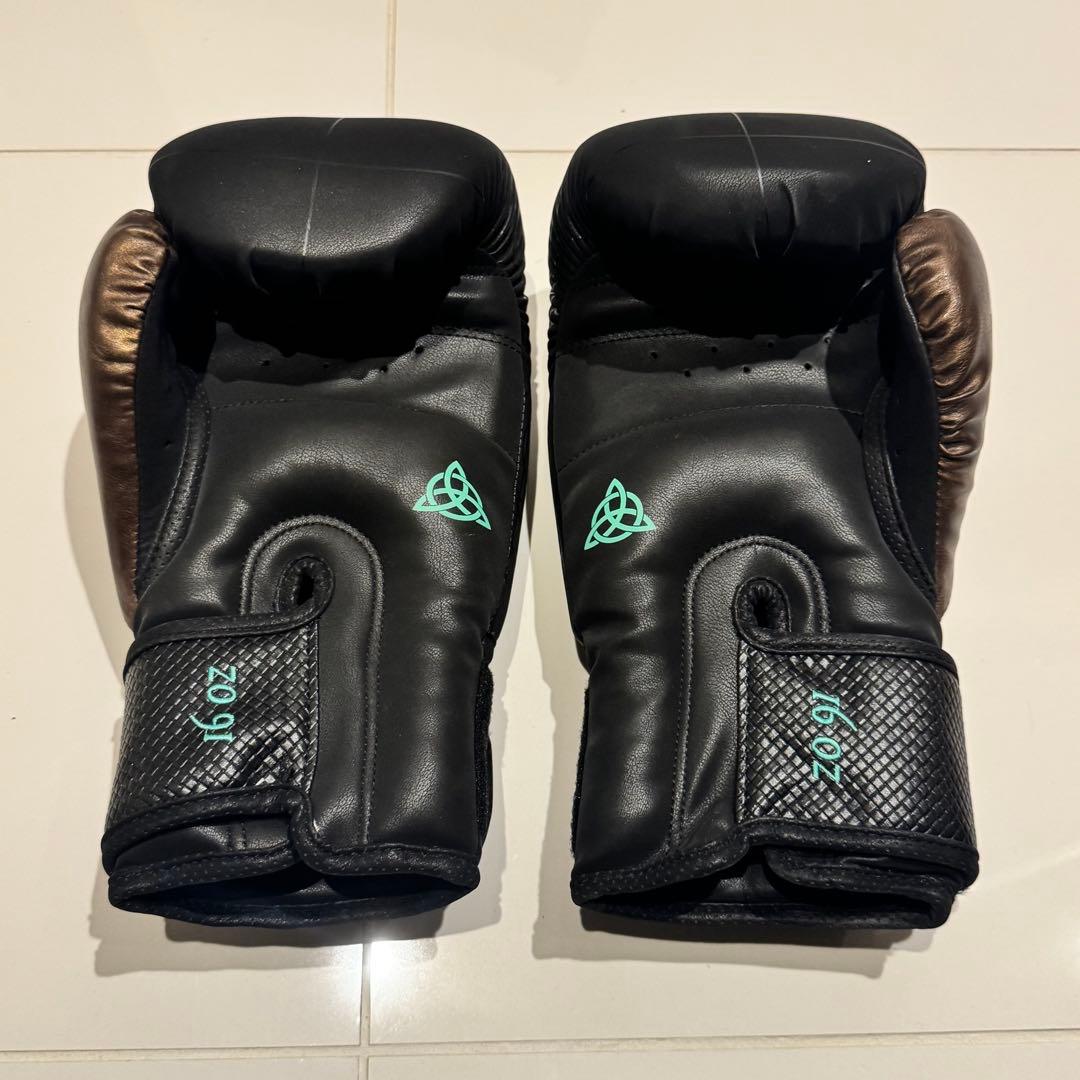 Venum アサシンクリード ボクシンググローブ