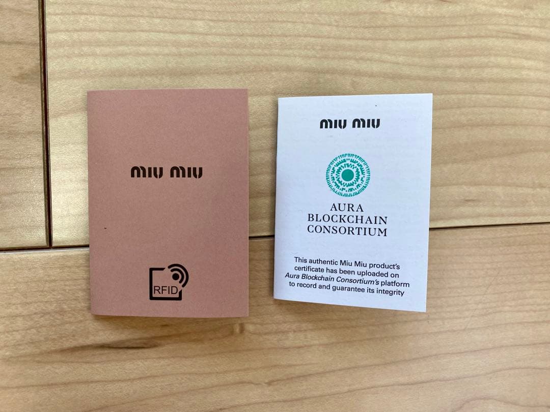 ミュウミュウ　新作ハット　カーキ