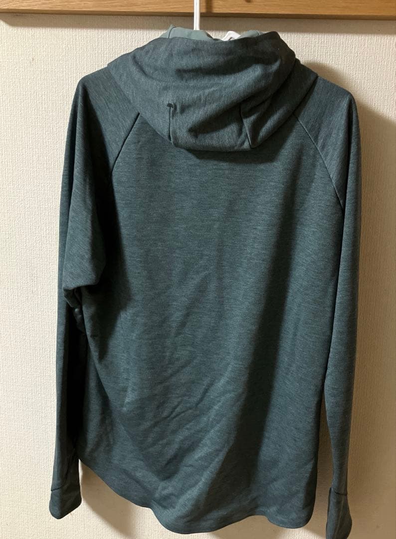 新品未使用　ON レディスパーカーXSサイズ