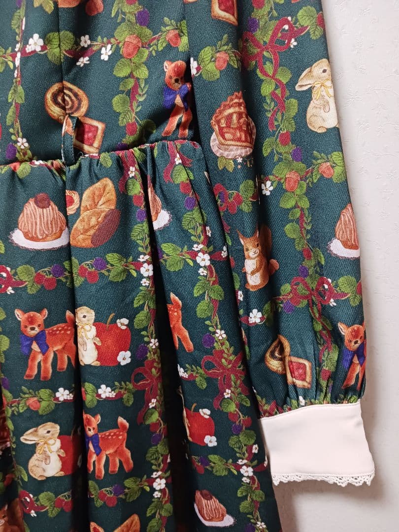 専用です。アクシーズkawaii♡動物とお菓子のプリント長袖ワンピース