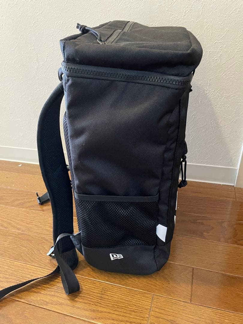 NEW ERA ボックスパック ミディアム 25L プリントロゴ ブラック