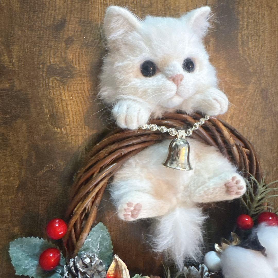 羊毛フェルト 猫 白猫リース