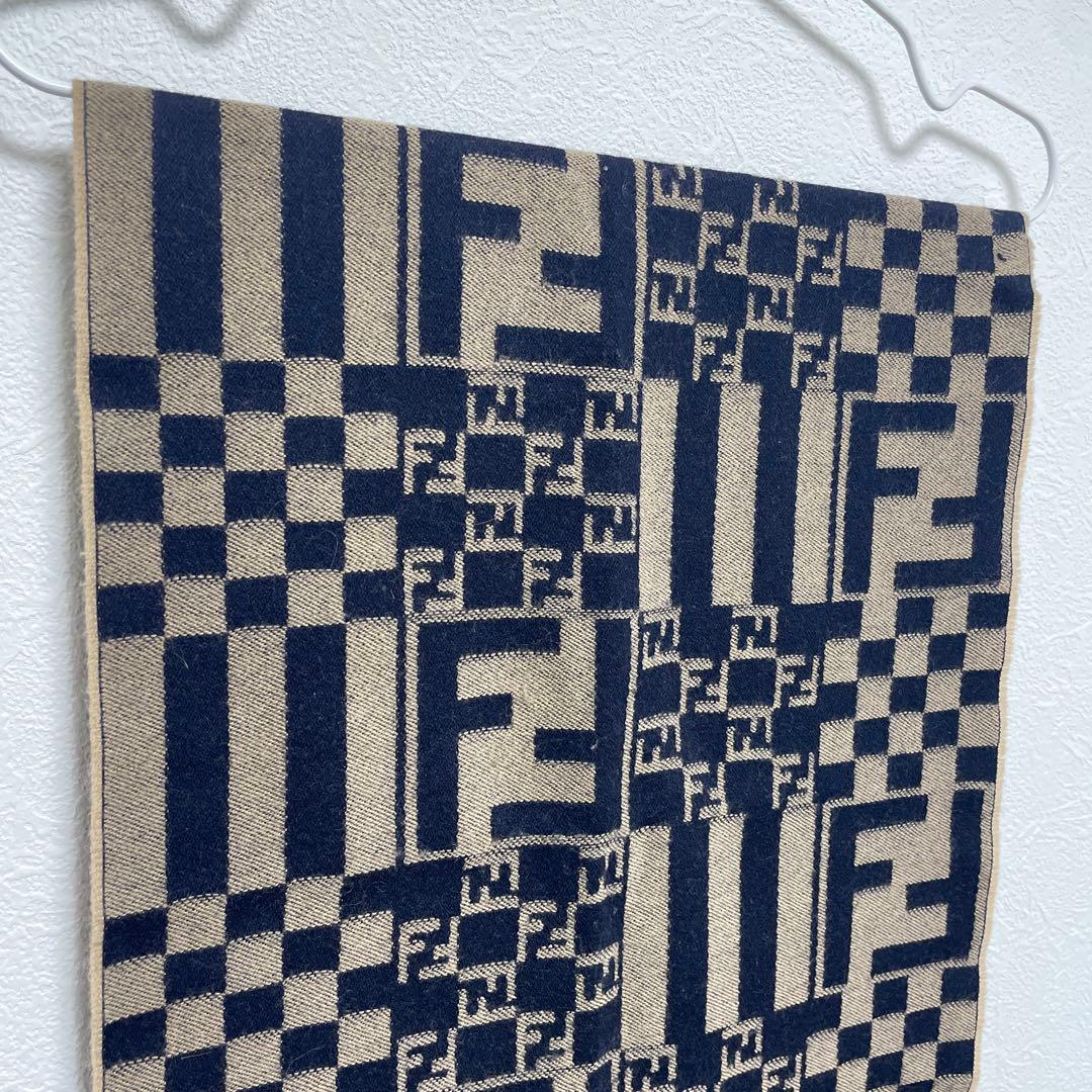 最終値下げ　美品　FENDI ウール100% ズッカ柄マフラー