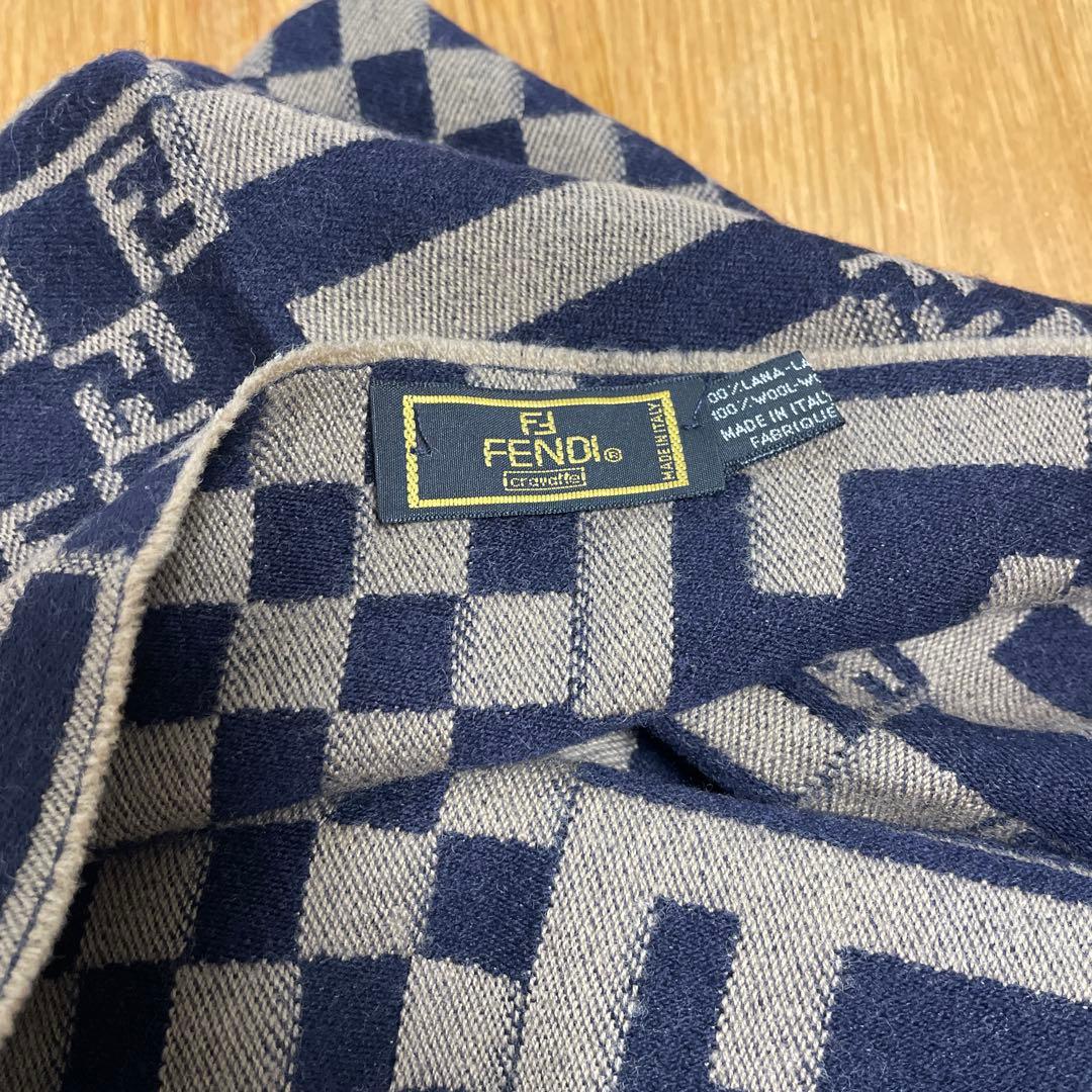 最終値下げ　美品　FENDI ウール100% ズッカ柄マフラー