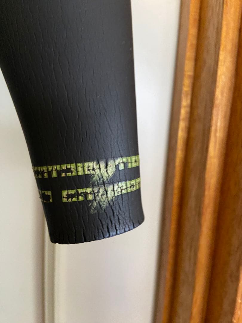 冬サーフィン必須！セミドライ　ウエット5mm