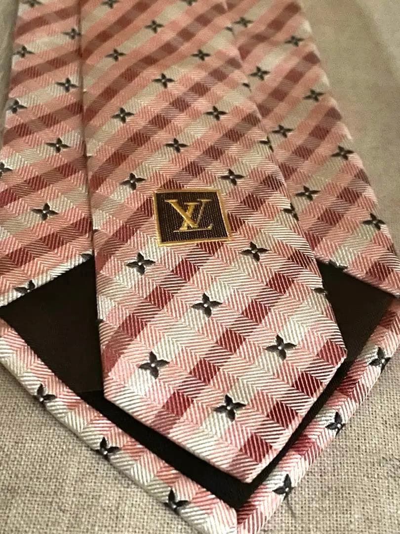 【美品】LOUIS VUITTONモノグラム スターチェック柄 シルクネクタイ