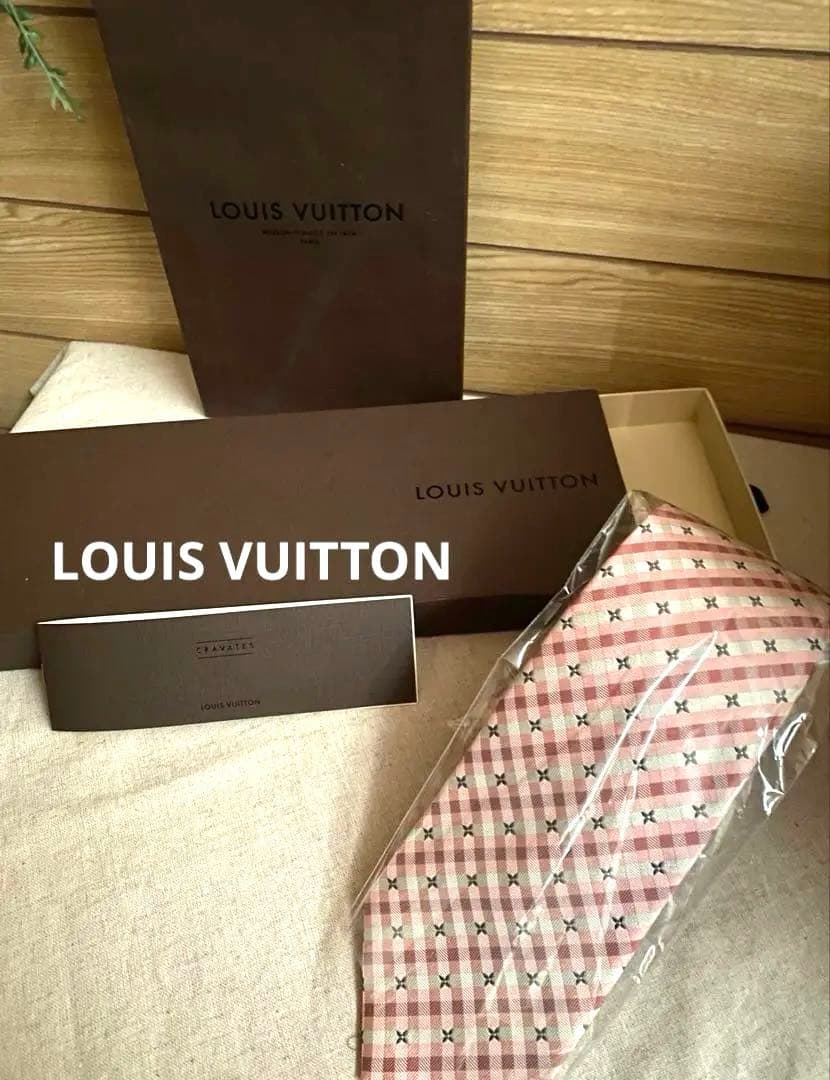 【美品】LOUIS VUITTONモノグラム スターチェック柄 シルクネクタイ