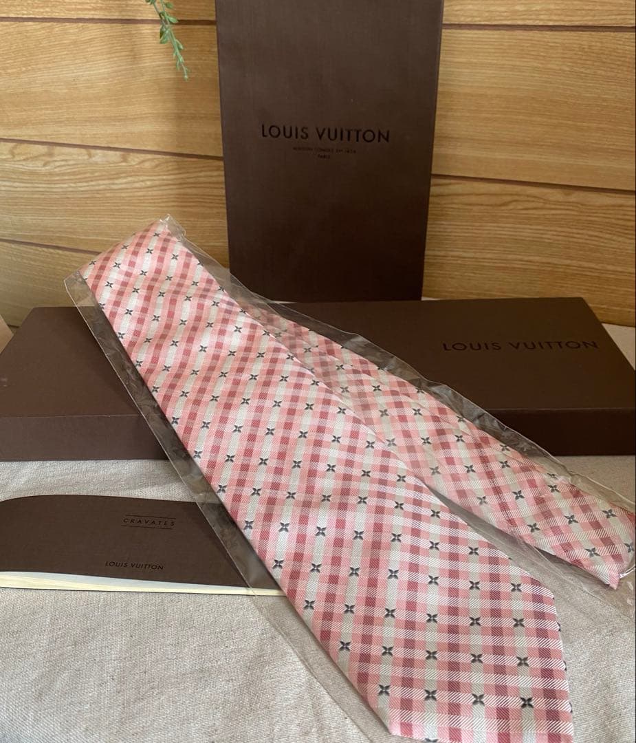【美品】LOUIS VUITTONモノグラム スターチェック柄 シルクネクタイ