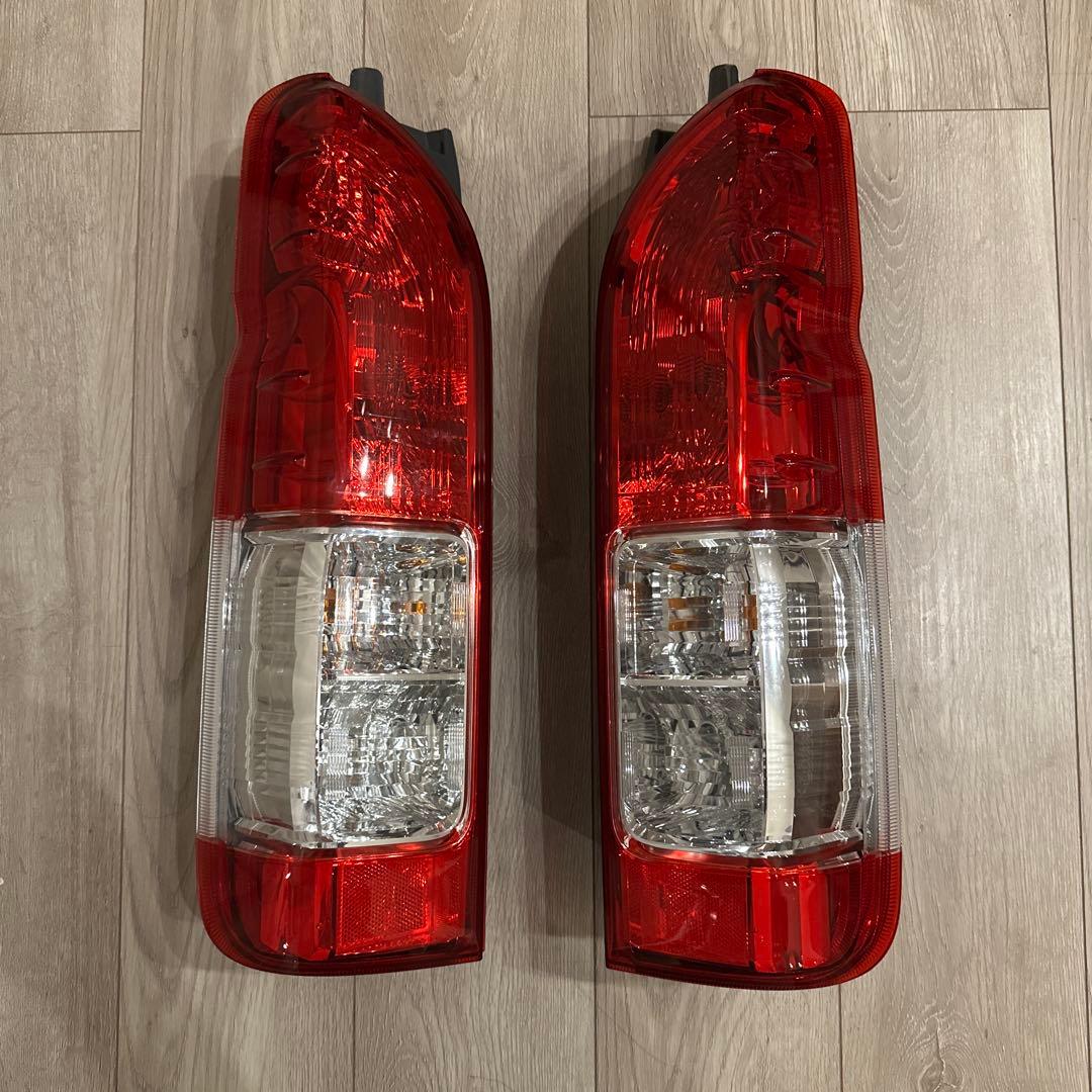 ハイエースS-GL200系純正テールランプ左右セット