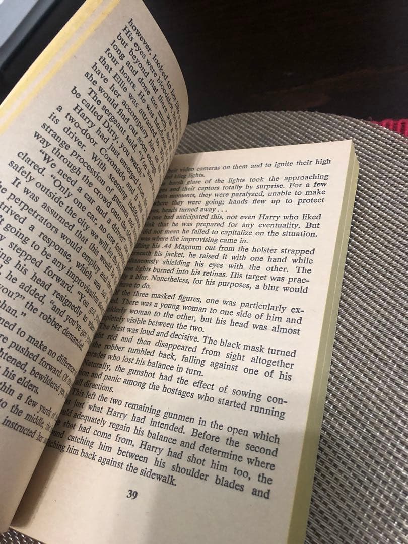 洋書 DIRTY HARRY: THE BLOOD OF STRANGERS #10