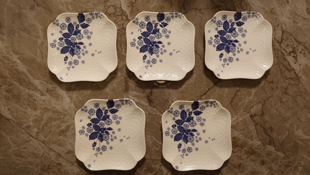 【こだますいか】ウエッジウッド ストロベリー ＋ ブルーウィロー