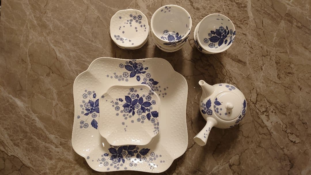 【こだますいか】ウエッジウッド ストロベリー ＋ ブルーウィロー