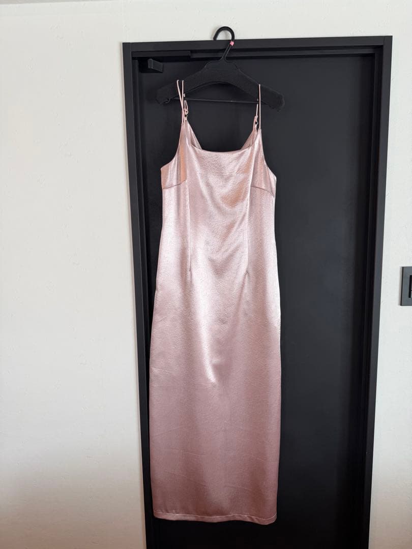 新品ANDRESD glossy satin back ribbon dress