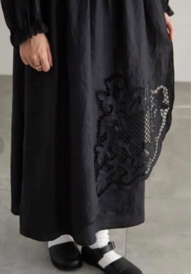TSUHARU by Samansa Mos2リネン裾刺繍レースワンピース黒色