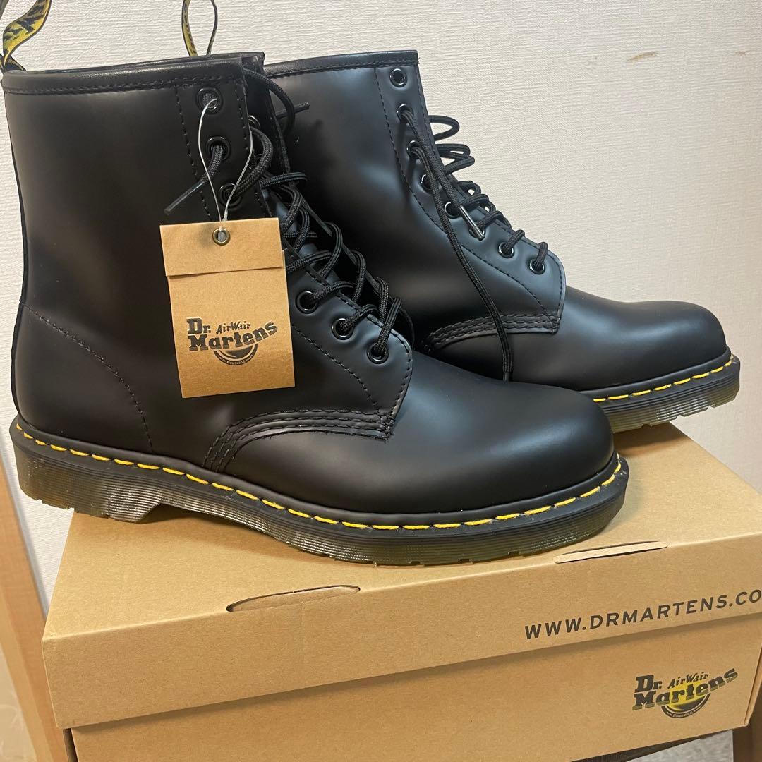 新品　箱あり　Dr. Martens ブラックブーツ　8ホール