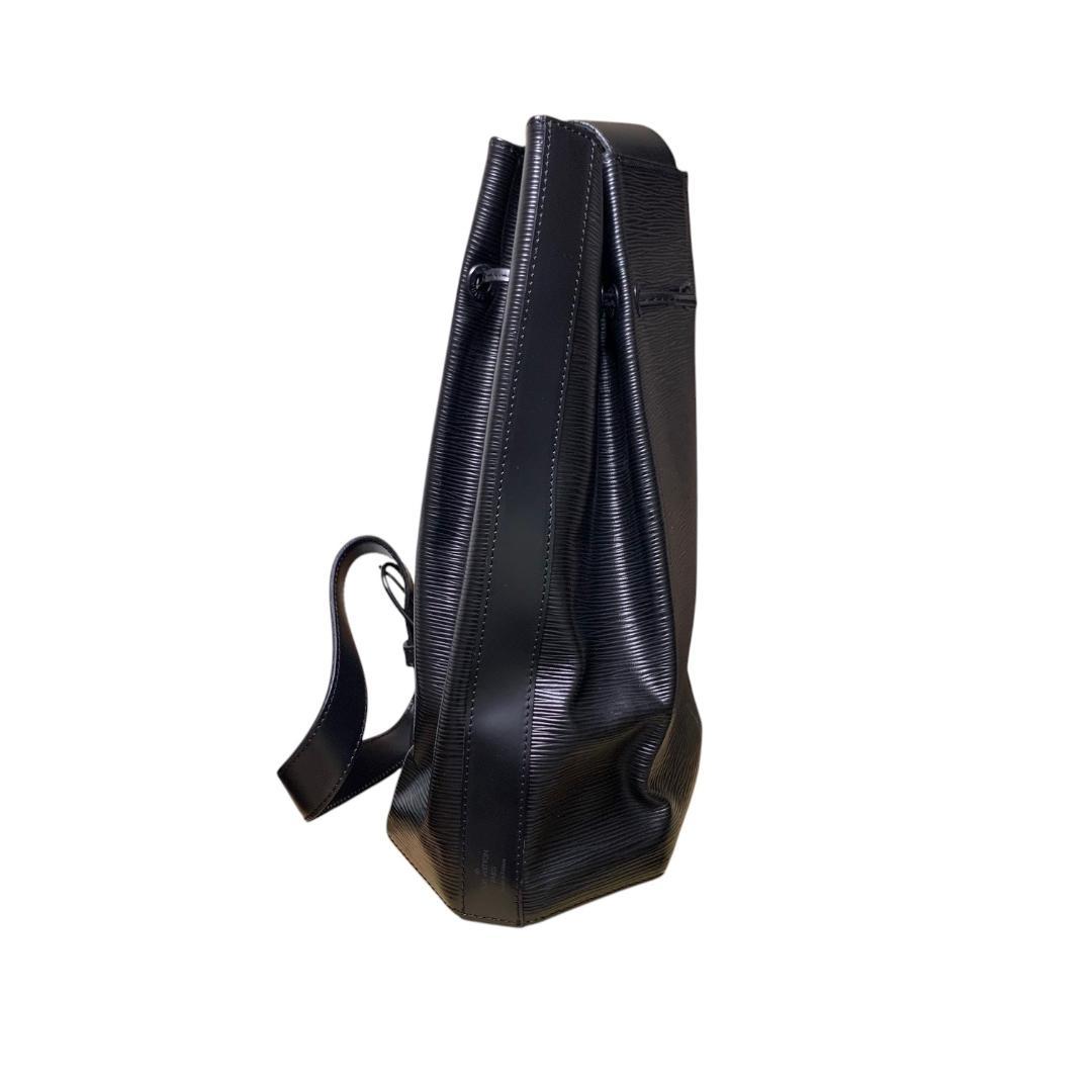 LOUIS VUITTON エピ サックアド ノワール ポーチ付 M80153