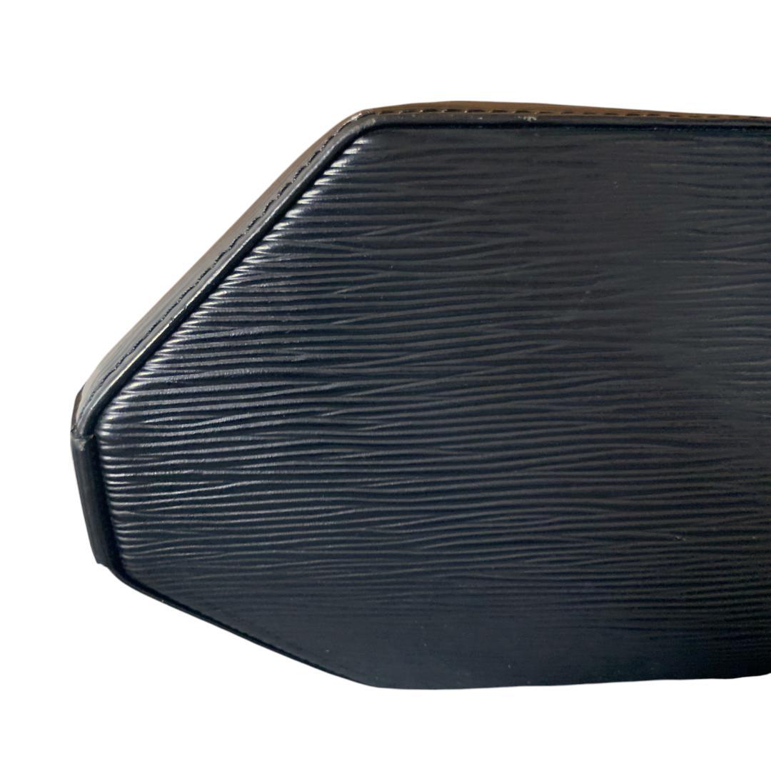 LOUIS VUITTON エピ サックアド ノワール ポーチ付 M80153