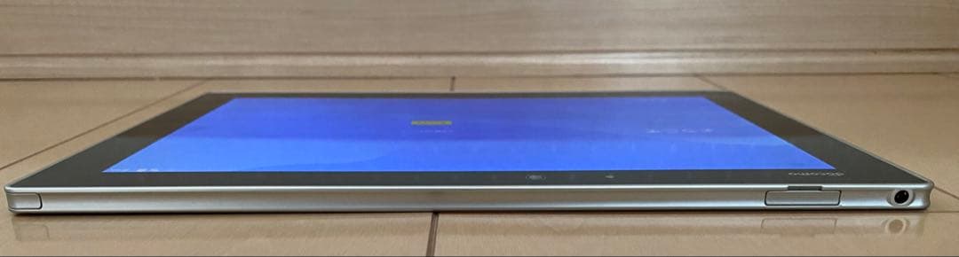 docomoタブレットarrows F-02K ホワイト