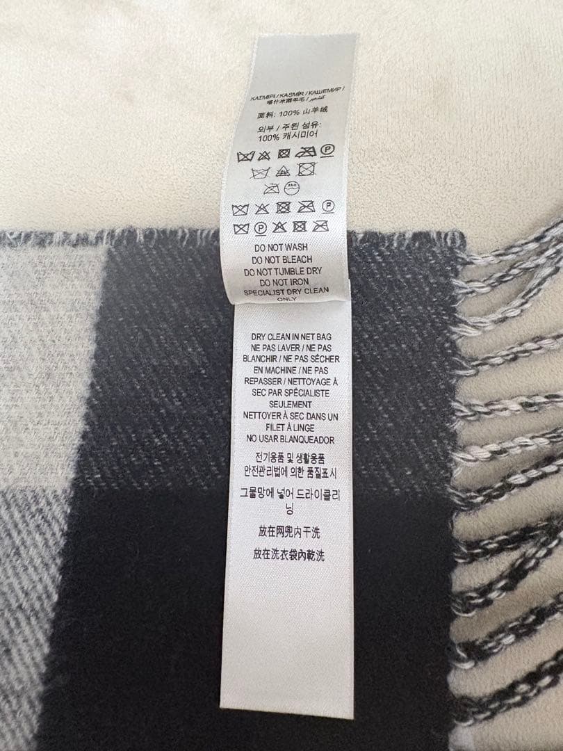 BURBERRY ロゴ入りマフラー　ブラック/グレー/ホワイト