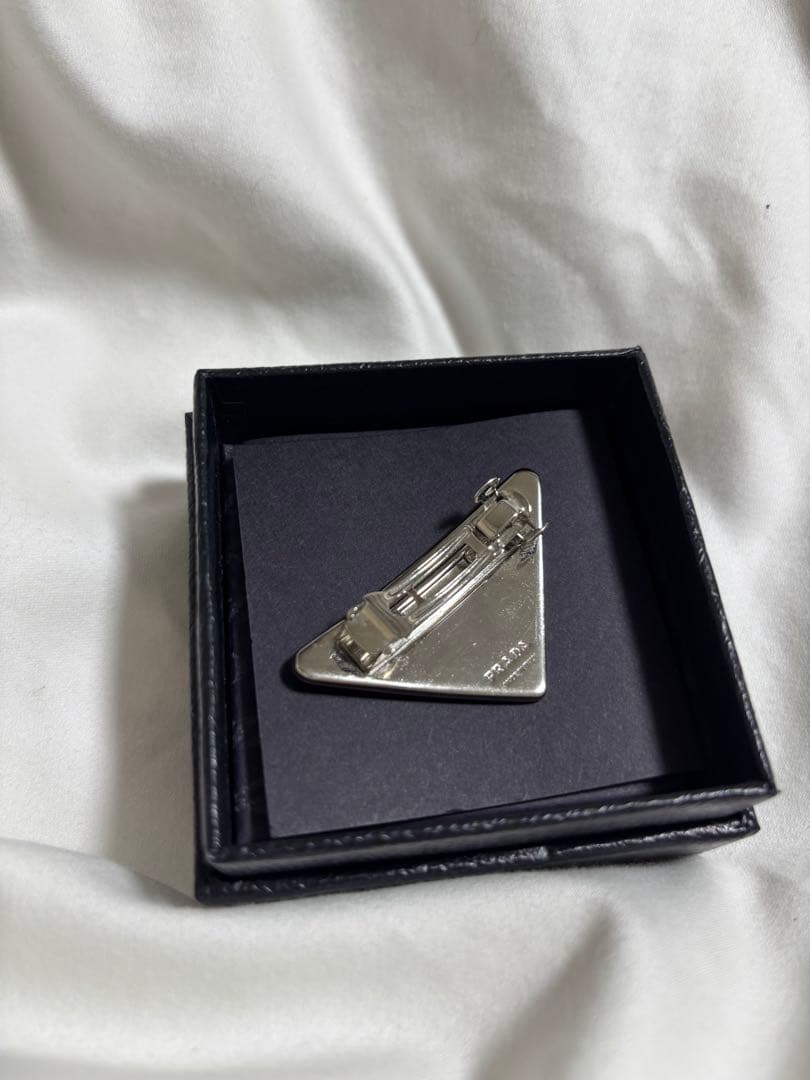 PRADA ヘアクリップ